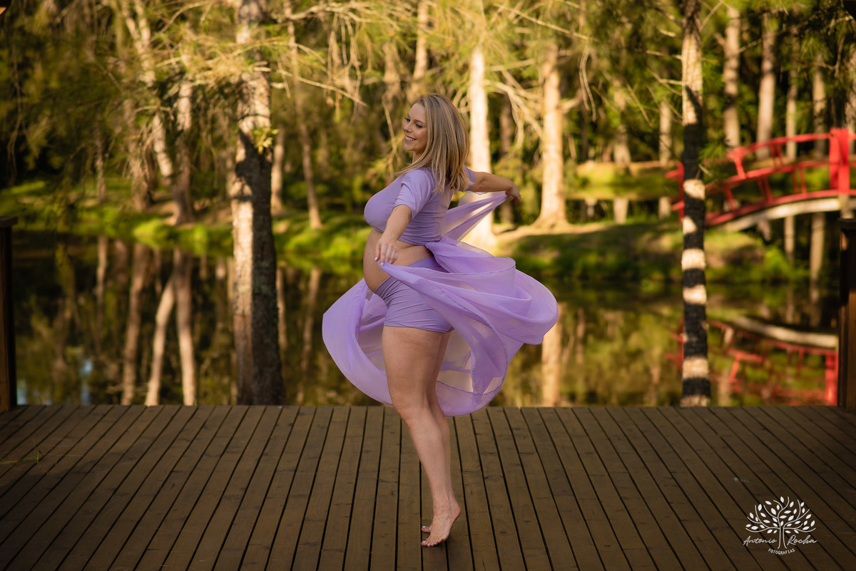 Natália – Tiago – Bento – Chácara da Família Fiss – Tarde de Sol – Campo – Gestante – Grávida – Ensaio Gestante – Felicidade – Amor – Menino – Vida – Dança – Pelotas – Campo – Natália + Tiago = Bento – Antonio Rocha Fotografias – Família Linda – Movimento