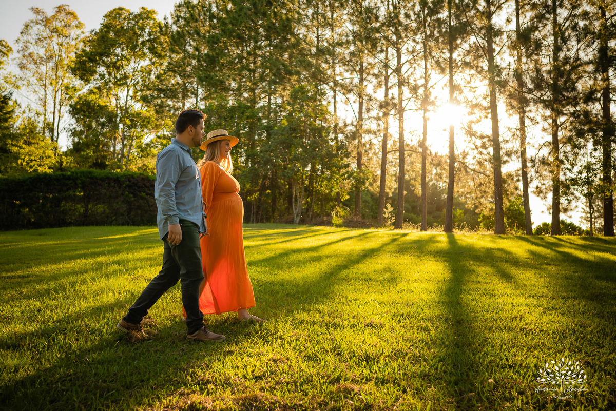 Natália – Tiago – Bento – Chácara da Família Fiss – Tarde de Sol – Campo – Gestante – Grávida – Ensaio Gestante – Felicidade – Amor – Menino – Vida – Dança – Pelotas – Campo – Natália + Tiago = Bento – Antonio Rocha Fotografias – Família Linda – Movimento