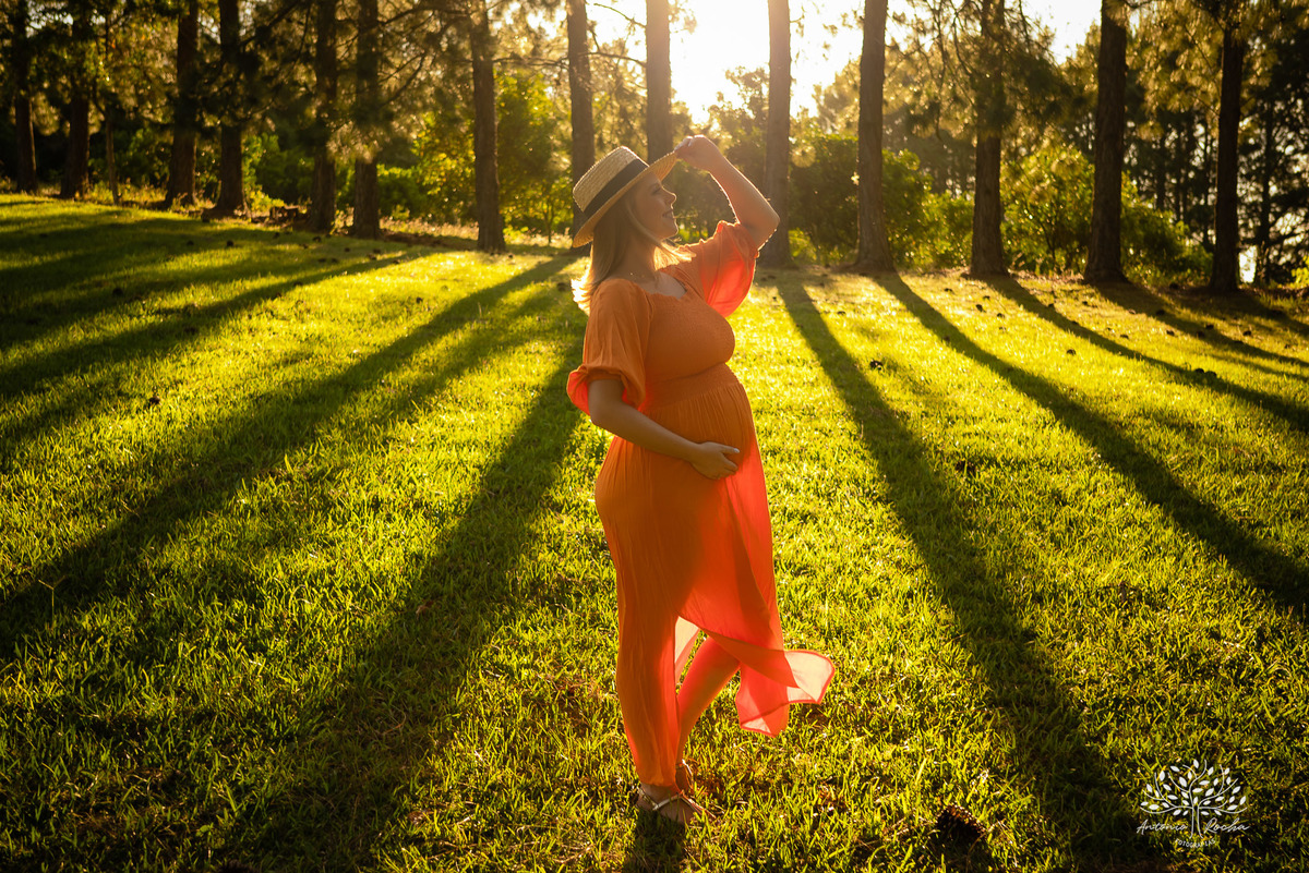 Natália – Tiago – Bento – Chácara da Família Fiss – Tarde de Sol – Campo – Gestante – Grávida – Ensaio Gestante – Felicidade – Amor – Menino – Vida – Dança – Pelotas – Campo – Natália + Tiago = Bento – Antonio Rocha Fotografias – Família Linda – Movimento