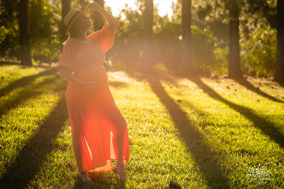 Natália – Tiago – Bento – Chácara da Família Fiss – Tarde de Sol – Campo – Gestante – Grávida – Ensaio Gestante – Felicidade – Amor – Menino – Vida – Dança – Pelotas – Campo – Natália + Tiago = Bento – Antonio Rocha Fotografias – Família Linda – Movimento