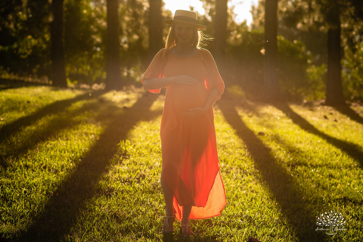 Natália – Tiago – Bento – Chácara da Família Fiss – Tarde de Sol – Campo – Gestante – Grávida – Ensaio Gestante – Felicidade – Amor – Menino – Vida – Dança – Pelotas – Campo – Natália + Tiago = Bento – Antonio Rocha Fotografias – Família Linda – Movimento