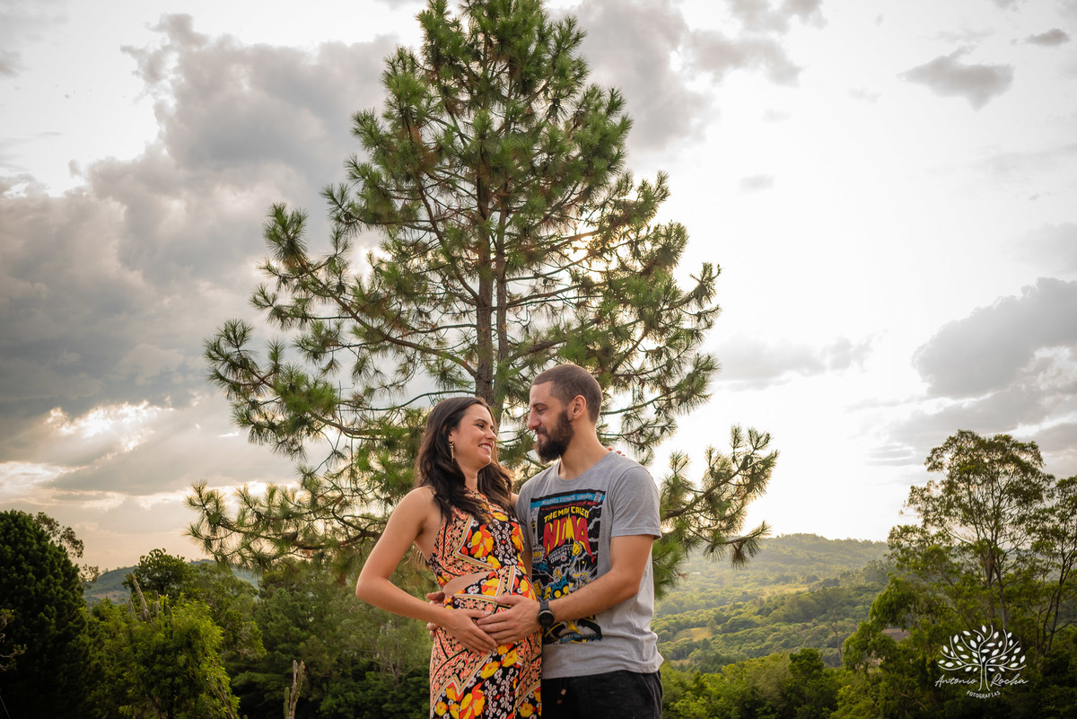 Paola – Matheus – Sophia – Parque Stone Land – Tarde de Sol – Campo – Gestante – Grávida – Ensaio Gestante – Felicidade – Amor – Menina – Vida – Pelotas – Rock n’Roll – Sophia = Paola + Matheus – Antonio Rocha Fotografias – Família Linda – Pets – Dogs