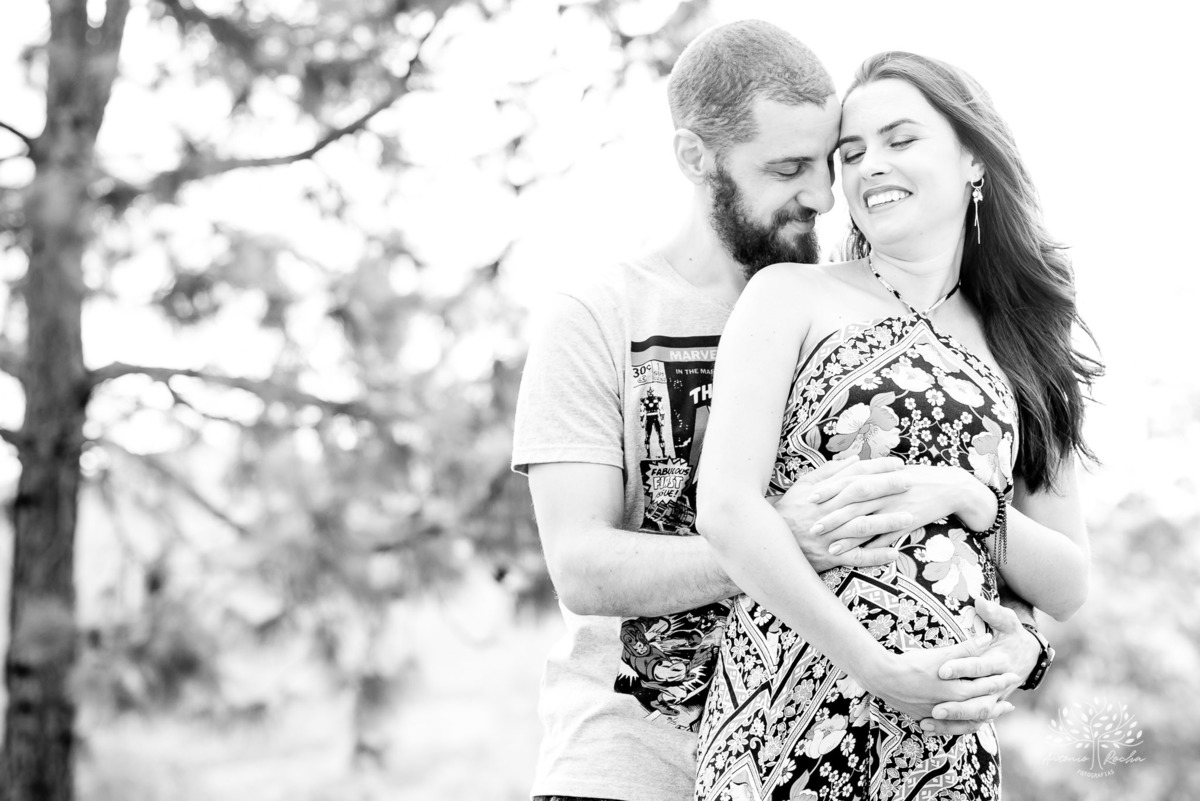 Paola – Matheus – Sophia – Parque Stone Land – Tarde de Sol – Campo – Gestante – Grávida – Ensaio Gestante – Felicidade – Amor – Menina – Vida – Pelotas – Rock n’Roll – Sophia = Paola + Matheus – Antonio Rocha Fotografias – Família Linda – Pets – Dogs