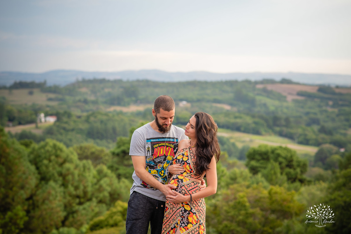 Paola – Matheus – Sophia – Parque Stone Land – Tarde de Sol – Campo – Gestante – Grávida – Ensaio Gestante – Felicidade – Amor – Menina – Vida – Pelotas – Rock n’Roll – Sophia = Paola + Matheus – Antonio Rocha Fotografias – Família Linda – Pets – Dogs