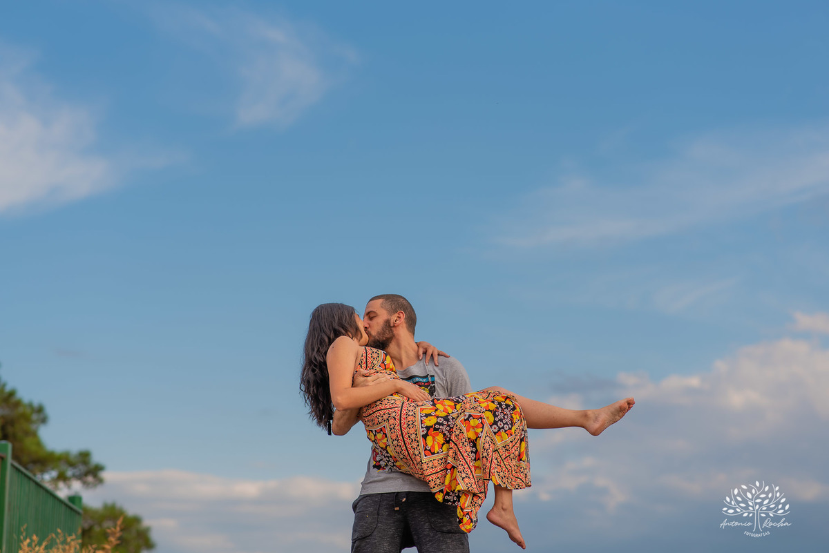 Paola – Matheus – Sophia – Parque Stone Land – Tarde de Sol – Campo – Gestante – Grávida – Ensaio Gestante – Felicidade – Amor – Menina – Vida – Pelotas – Rock n’Roll – Sophia = Paola + Matheus – Antonio Rocha Fotografias – Família Linda – Pets – Dogs