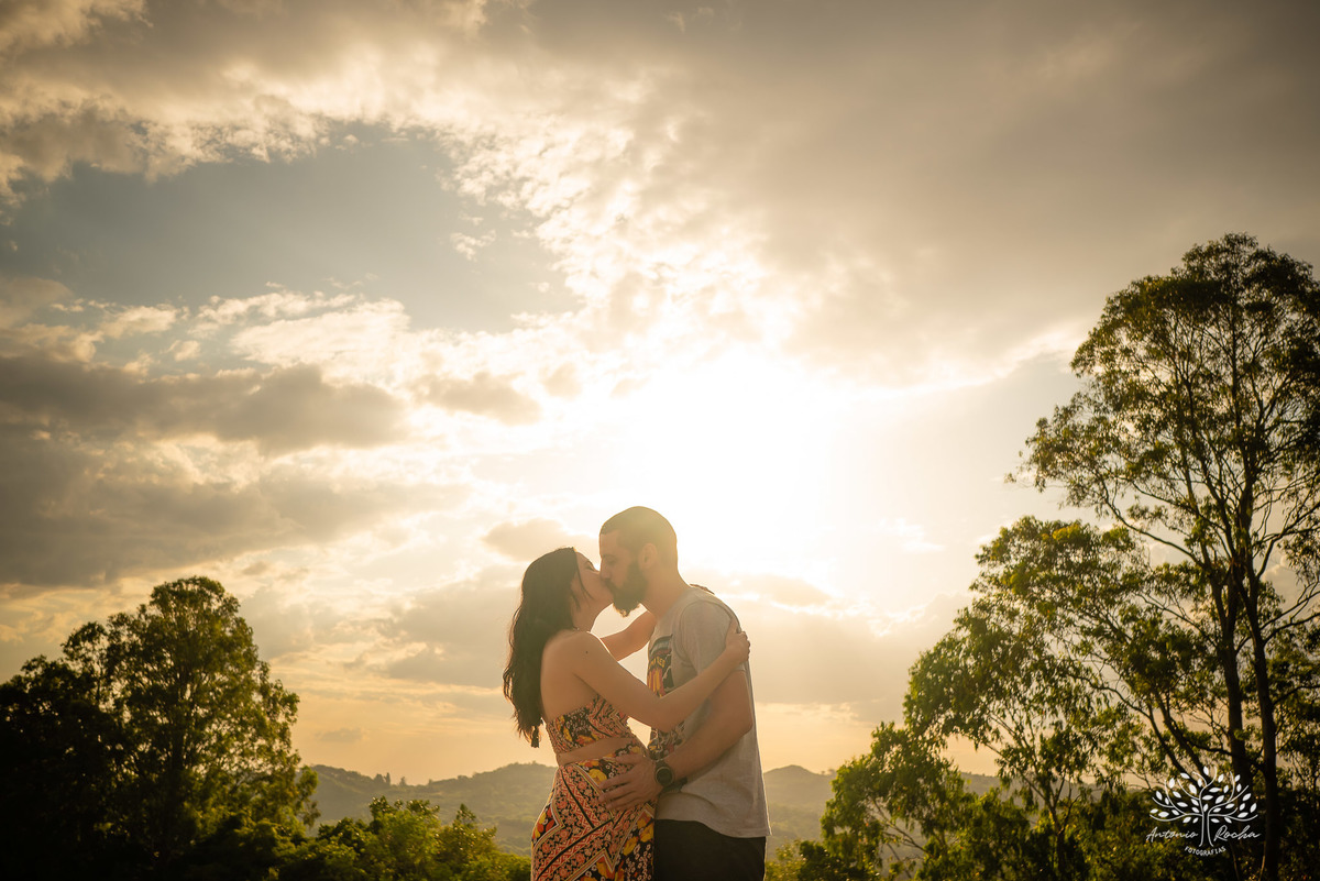 Paola – Matheus – Sophia – Parque Stone Land – Tarde de Sol – Campo – Gestante – Grávida – Ensaio Gestante – Felicidade – Amor – Menina – Vida – Pelotas – Rock n’Roll – Sophia = Paola + Matheus – Antonio Rocha Fotografias – Família Linda – Pets – Dogs