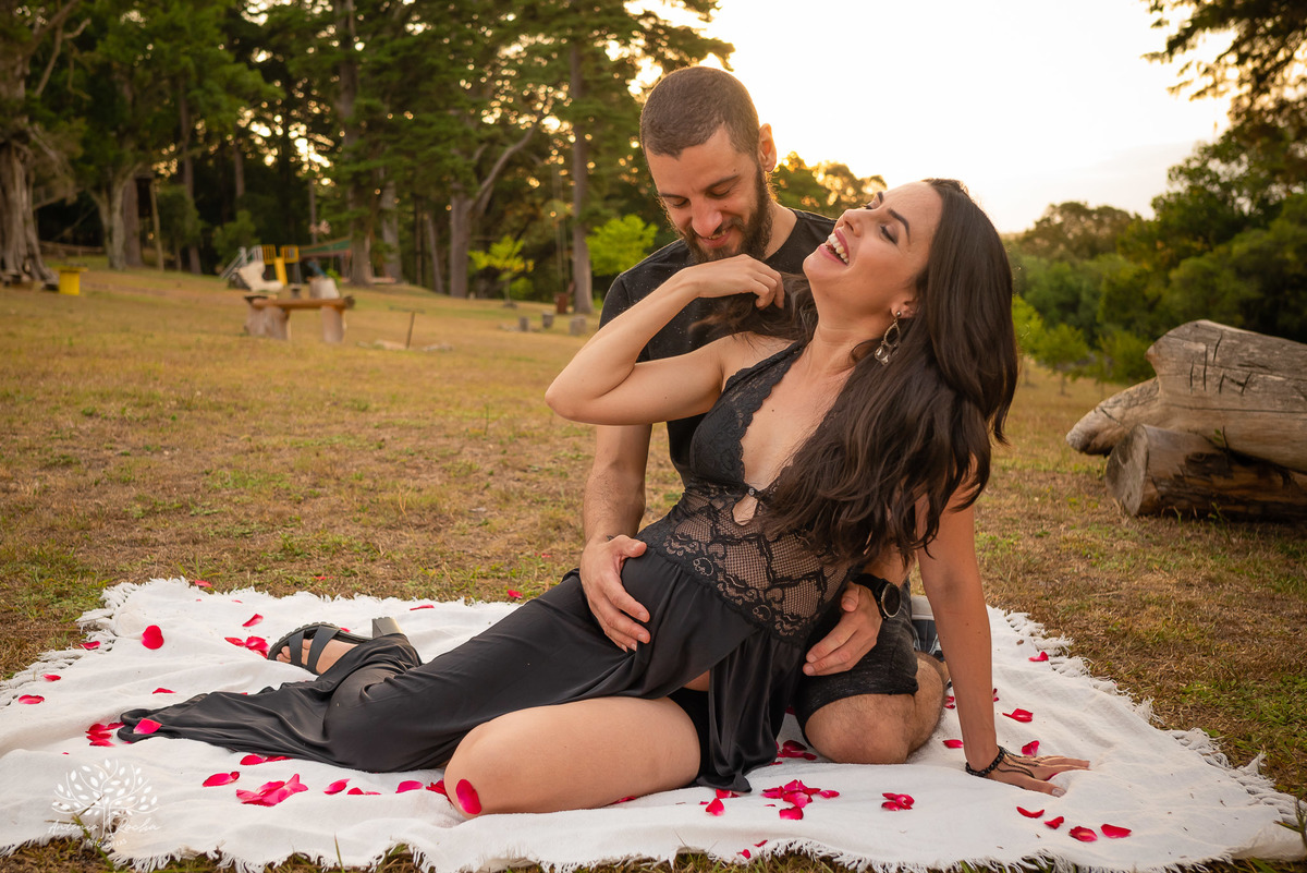 Paola – Matheus – Sophia – Parque Stone Land – Tarde de Sol – Campo – Gestante – Grávida – Ensaio Gestante – Felicidade – Amor – Menina – Vida – Pelotas – Rock n’Roll – Sophia = Paola + Matheus – Antonio Rocha Fotografias – Família Linda – Pets – Dogs