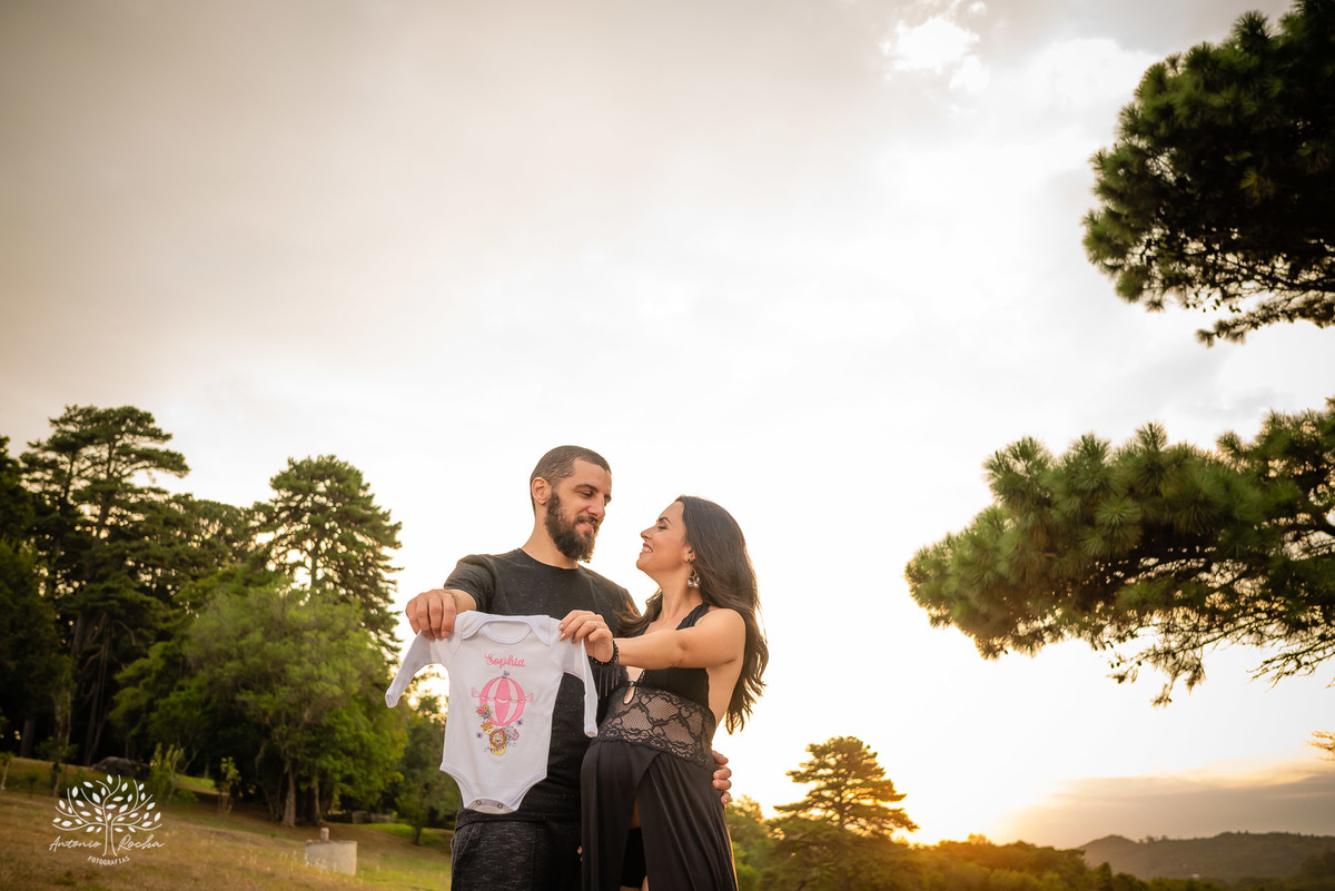 Paola – Matheus – Sophia – Parque Stone Land – Tarde de Sol – Campo – Gestante – Grávida – Ensaio Gestante – Felicidade – Amor – Menina – Vida – Pelotas – Rock n’Roll – Sophia = Paola + Matheus – Antonio Rocha Fotografias – Família Linda – Pets – Dogs