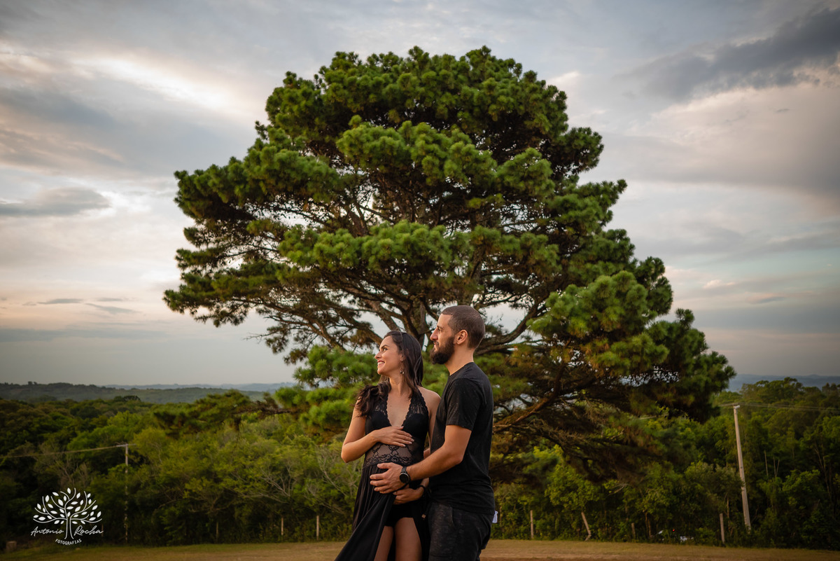 Paola – Matheus – Sophia – Parque Stone Land – Tarde de Sol – Campo – Gestante – Grávida – Ensaio Gestante – Felicidade – Amor – Menina – Vida – Pelotas – Rock n’Roll – Sophia = Paola + Matheus – Antonio Rocha Fotografias – Família Linda – Pets – Dogs