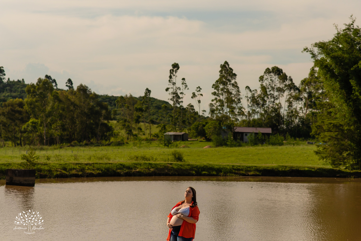 Fernanda – Robson – Joaquim – Caetano – Vinícola Nardello – Tarde de Sol – Campo – Gestante – Grávida – Ensaio Gestante – Felicidade – Amor – Menino – Vida – Pelotas – Quarteto – Fernanda + Robson = Joaquim e Caetano – Antonio Rocha Fotografias – Família 