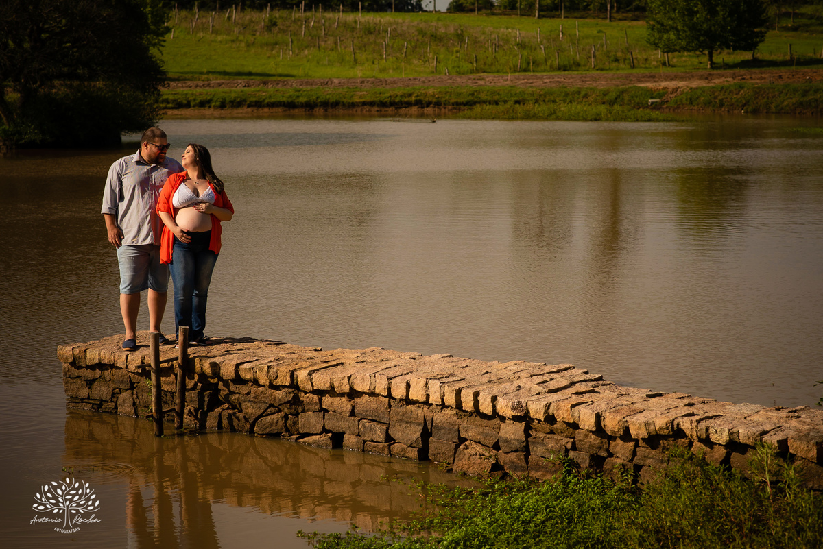 Fernanda – Robson – Joaquim – Caetano – Vinícola Nardello – Tarde de Sol – Campo – Gestante – Grávida – Ensaio Gestante – Felicidade – Amor – Menino – Vida – Pelotas – Quarteto – Fernanda + Robson = Joaquim e Caetano – Antonio Rocha Fotografias – Família 