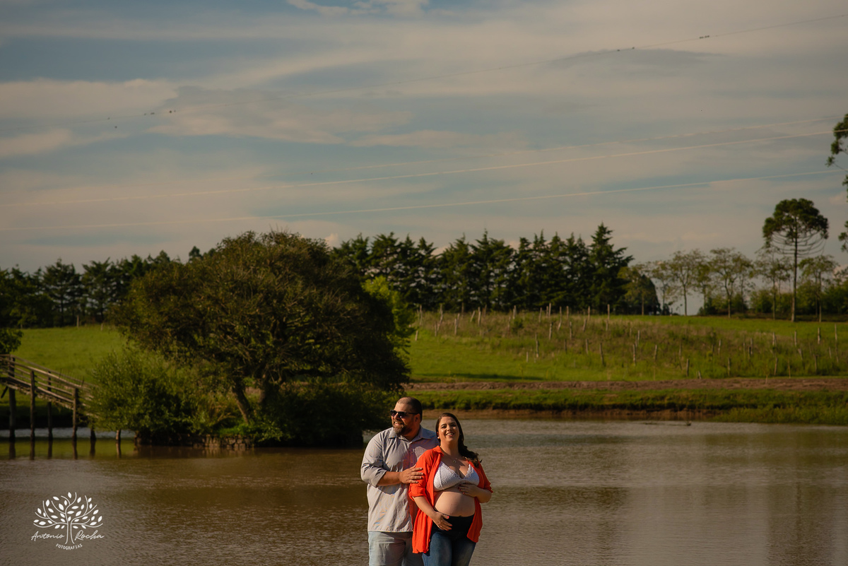 Fernanda – Robson – Joaquim – Caetano – Vinícola Nardello – Tarde de Sol – Campo – Gestante – Grávida – Ensaio Gestante – Felicidade – Amor – Menino – Vida – Pelotas – Quarteto – Fernanda + Robson = Joaquim e Caetano – Antonio Rocha Fotografias – Família 