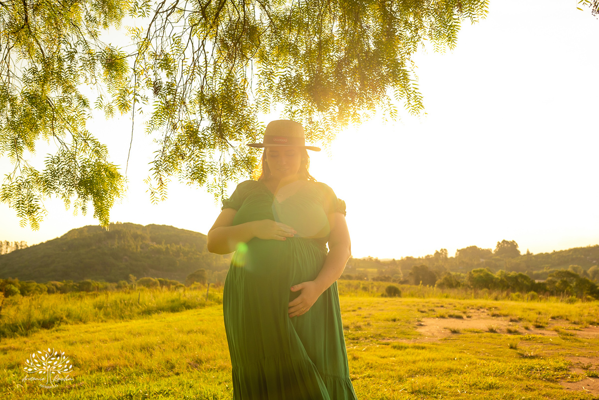 Fernanda – Robson – Joaquim – Caetano – Vinícola Nardello – Tarde de Sol – Campo – Gestante – Grávida – Ensaio Gestante – Felicidade – Amor – Menino – Vida – Pelotas – Quarteto – Fernanda + Robson = Joaquim e Caetano – Antonio Rocha Fotografias – Família 