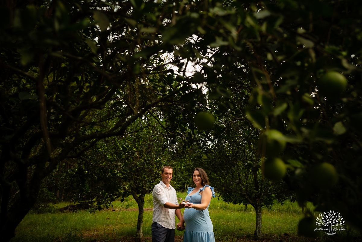 Fabiane – Lucas – Théo – Chácara da Família Fiss – Tarde de Sol – Campo – Gestante – Grávida – Ensaio Gestante – Felicidade – Amor – Menino – Vida – Pelotas – Fabiane + Lucas = Théo – Antonio Rocha Fotografias – Família Linda – Arroio do Padre – Pelotas