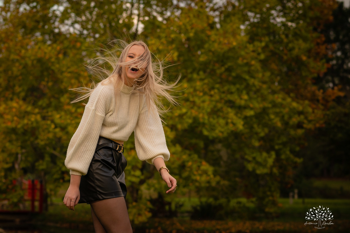 Milena – Milena 15 Anos – Ensaio – Ensaio Debutante – Chácara Família Fiss – Debutante – Campo – Felicidade – Foto Premiada – Loira – Fotografia de Família – Debutante – Pôr do Sol – Exigente – Dourado – Antonio Rocha Fotografias – Pelotas – Linda – Dogs 