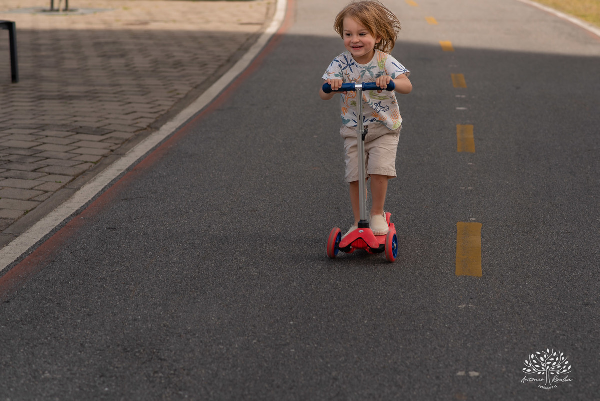 Lorenzo – Tatiane – Tiely – Parque Una – Tarde de Sol – Una – Infantil – Criança – Ensaio Infantil – Felicidade – Amor – Vida – Pelotas – Patinete – Trio – Dia Comum – Coisas Simples – Antonio Rocha Fotografias – Família Linda – Fotografia de Família