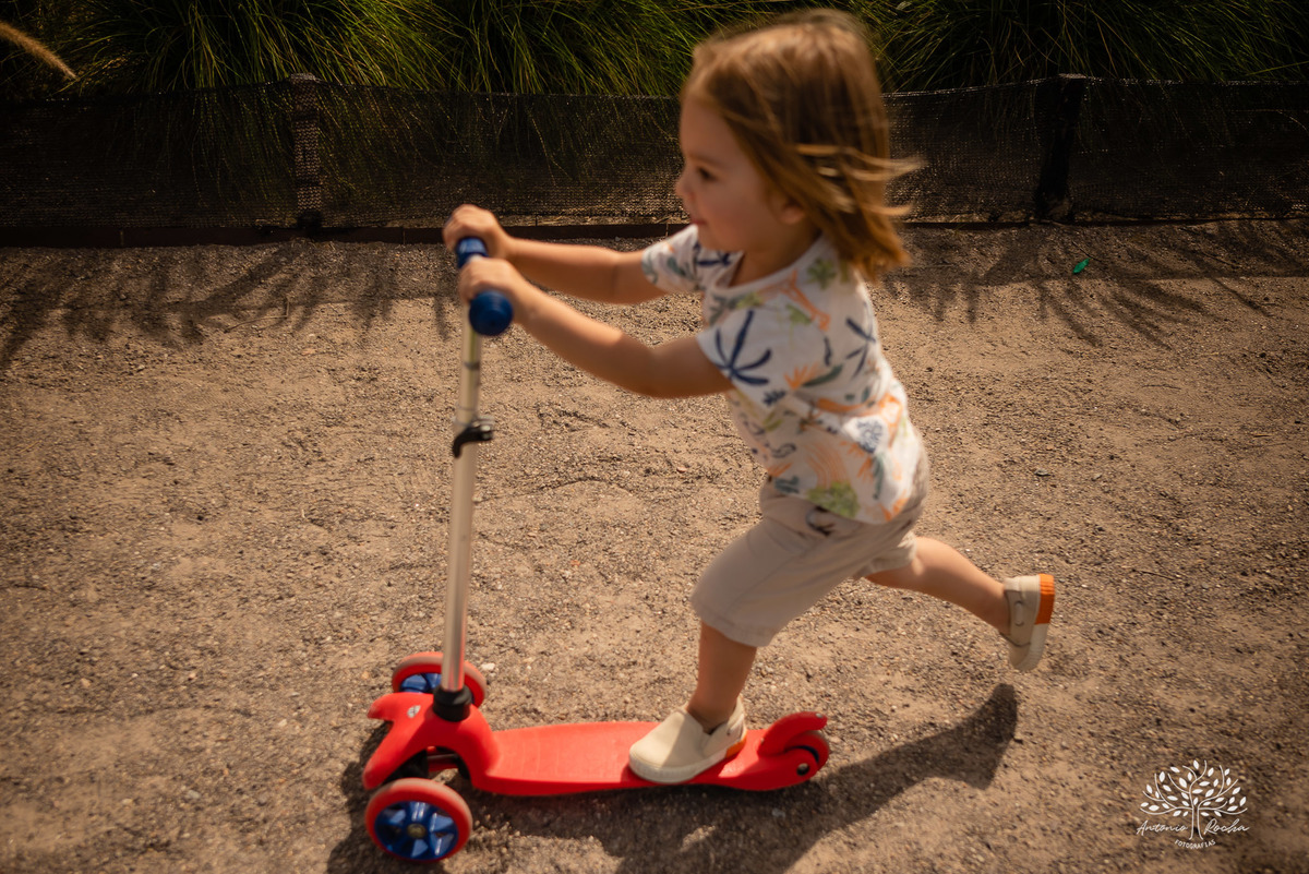 Lorenzo – Tatiane – Tiely – Parque Una – Tarde de Sol – Una – Infantil – Criança – Ensaio Infantil – Felicidade – Amor – Vida – Pelotas – Patinete – Trio – Dia Comum – Coisas Simples – Antonio Rocha Fotografias – Família Linda – Fotografia de Família