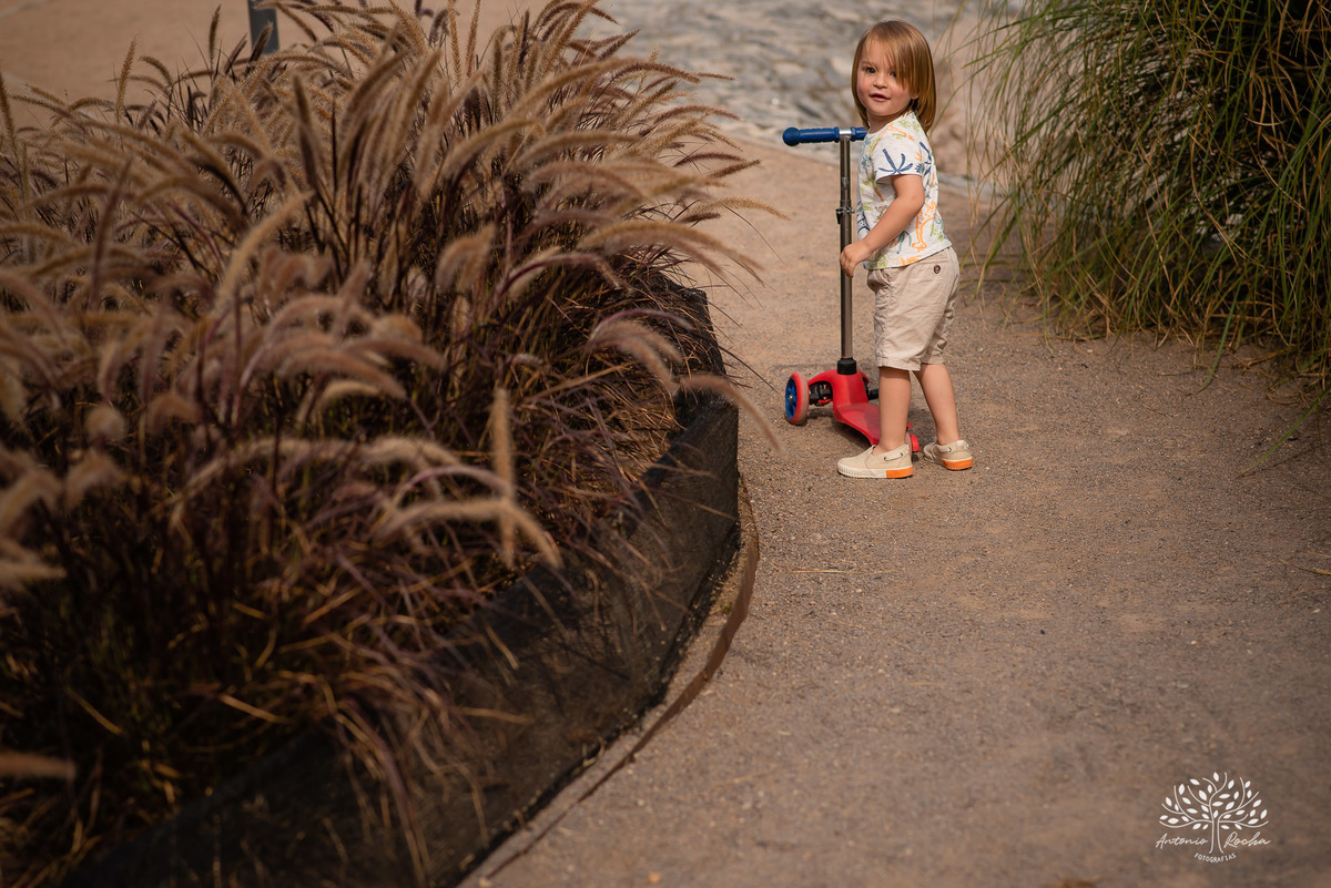 Lorenzo – Tatiane – Tiely – Parque Una – Tarde de Sol – Una – Infantil – Criança – Ensaio Infantil – Felicidade – Amor – Vida – Pelotas – Patinete – Trio – Dia Comum – Coisas Simples – Antonio Rocha Fotografias – Família Linda – Fotografia de Família