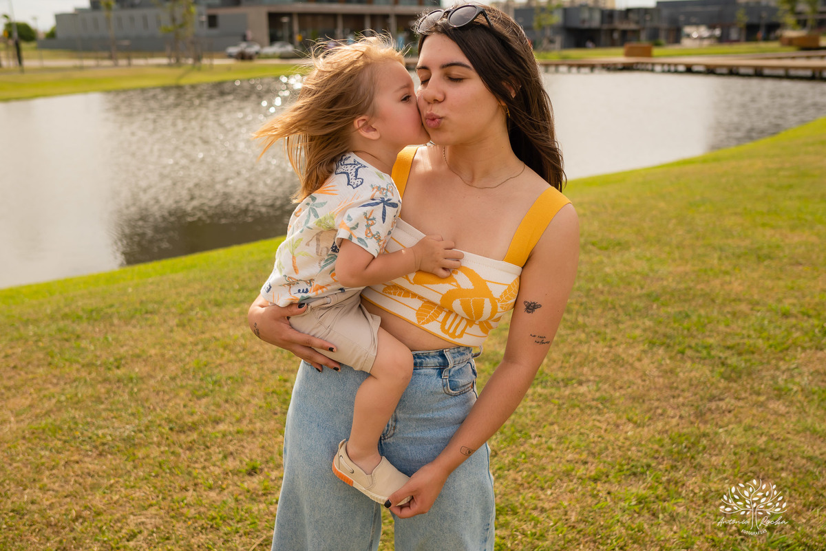 Lorenzo – Tatiane – Tiely – Parque Una – Tarde de Sol – Una – Infantil – Criança – Ensaio Infantil – Felicidade – Amor – Vida – Pelotas – Patinete – Trio – Dia Comum – Coisas Simples – Antonio Rocha Fotografias – Família Linda – Fotografia de Família