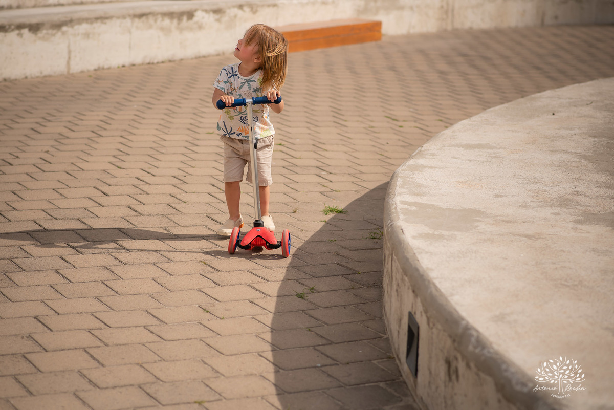 Lorenzo – Tatiane – Tiely – Parque Una – Tarde de Sol – Una – Infantil – Criança – Ensaio Infantil – Felicidade – Amor – Vida – Pelotas – Patinete – Trio – Dia Comum – Coisas Simples – Antonio Rocha Fotografias – Família Linda – Fotografia de Família