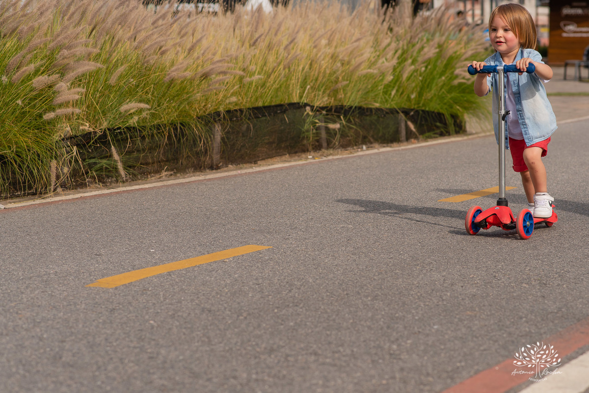 Lorenzo – Tatiane – Tiely – Parque Una – Tarde de Sol – Una – Infantil – Criança – Ensaio Infantil – Felicidade – Amor – Vida – Pelotas – Patinete – Trio – Dia Comum – Coisas Simples – Antonio Rocha Fotografias – Família Linda – Fotografia de Família