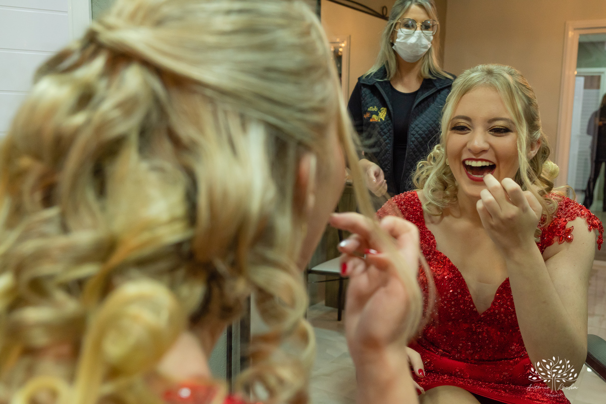 Milena – Milena 15 Anos – Festa – Festa Debutante – Chácara do Amanhecer – Debutante – Campo – Felicidade – Loira – Fotografia de Família – Debutante – Pôr do Sol – Exigente – Vermelho – Antonio Rocha Fotografias – Pelotas – Quinze Anos – Alegria – Feliz