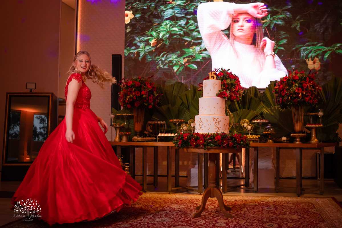 Milena – Milena 15 Anos – Festa – Festa Debutante – Chácara do Amanhecer – Debutante – Campo – Felicidade – Loira – Fotografia de Família – Debutante – Pôr do Sol – Exigente – Vermelho – Antonio Rocha Fotografias – Pelotas – Quinze Anos – Alegria – Feliz