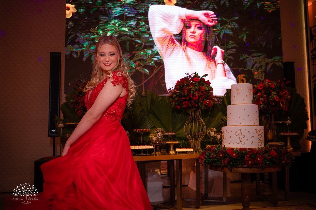 Milena – Milena 15 Anos – Festa – Festa Debutante – Chácara do Amanhecer – Debutante – Campo – Felicidade – Loira – Fotografia de Família – Debutante – Pôr do Sol – Exigente – Vermelho – Antonio Rocha Fotografias – Pelotas – Quinze Anos – Alegria – Feliz