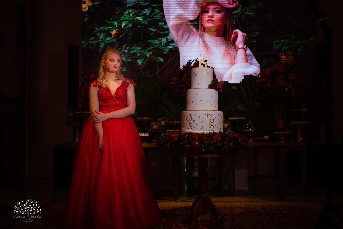 Milena – Milena 15 Anos – Festa – Festa Debutante – Chácara do Amanhecer – Debutante – Campo – Felicidade – Loira – Fotografia de Família – Debutante – Pôr do Sol – Exigente – Vermelho – Antonio Rocha Fotografias – Pelotas – Quinze Anos – Alegria – Feliz