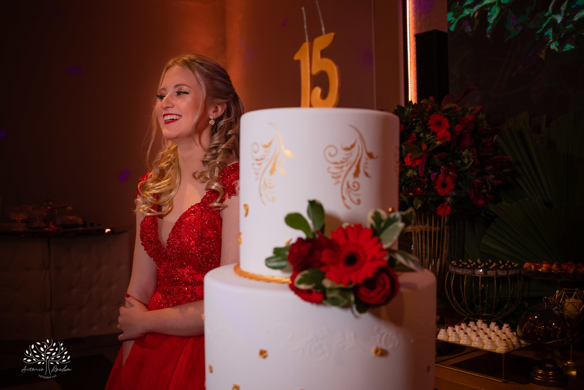 Milena – Milena 15 Anos – Festa – Festa Debutante – Chácara do Amanhecer – Debutante – Campo – Felicidade – Loira – Fotografia de Família – Debutante – Pôr do Sol – Exigente – Vermelho – Antonio Rocha Fotografias – Pelotas – Quinze Anos – Alegria – Feliz