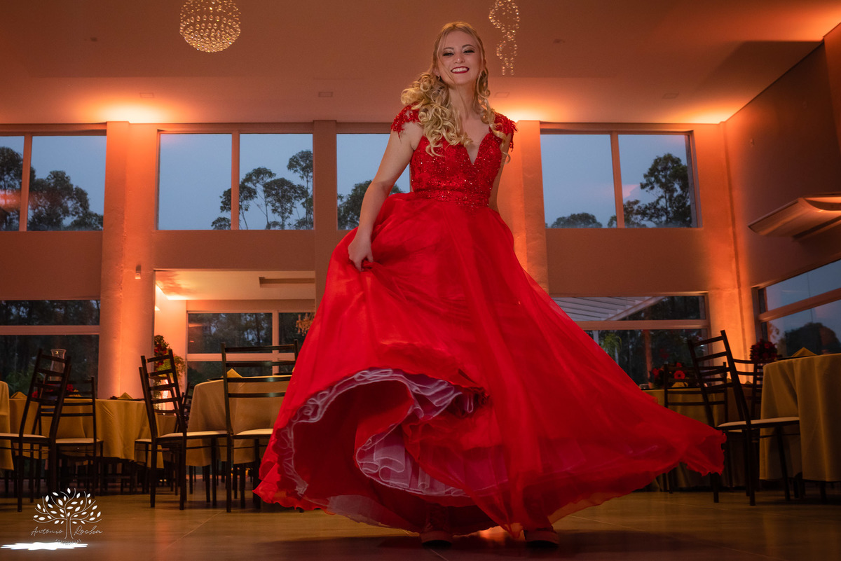 Milena – Milena 15 Anos – Festa – Festa Debutante – Chácara do Amanhecer – Debutante – Campo – Felicidade – Loira – Fotografia de Família – Debutante – Pôr do Sol – Exigente – Vermelho – Antonio Rocha Fotografias – Pelotas – Quinze Anos – Alegria – Feliz