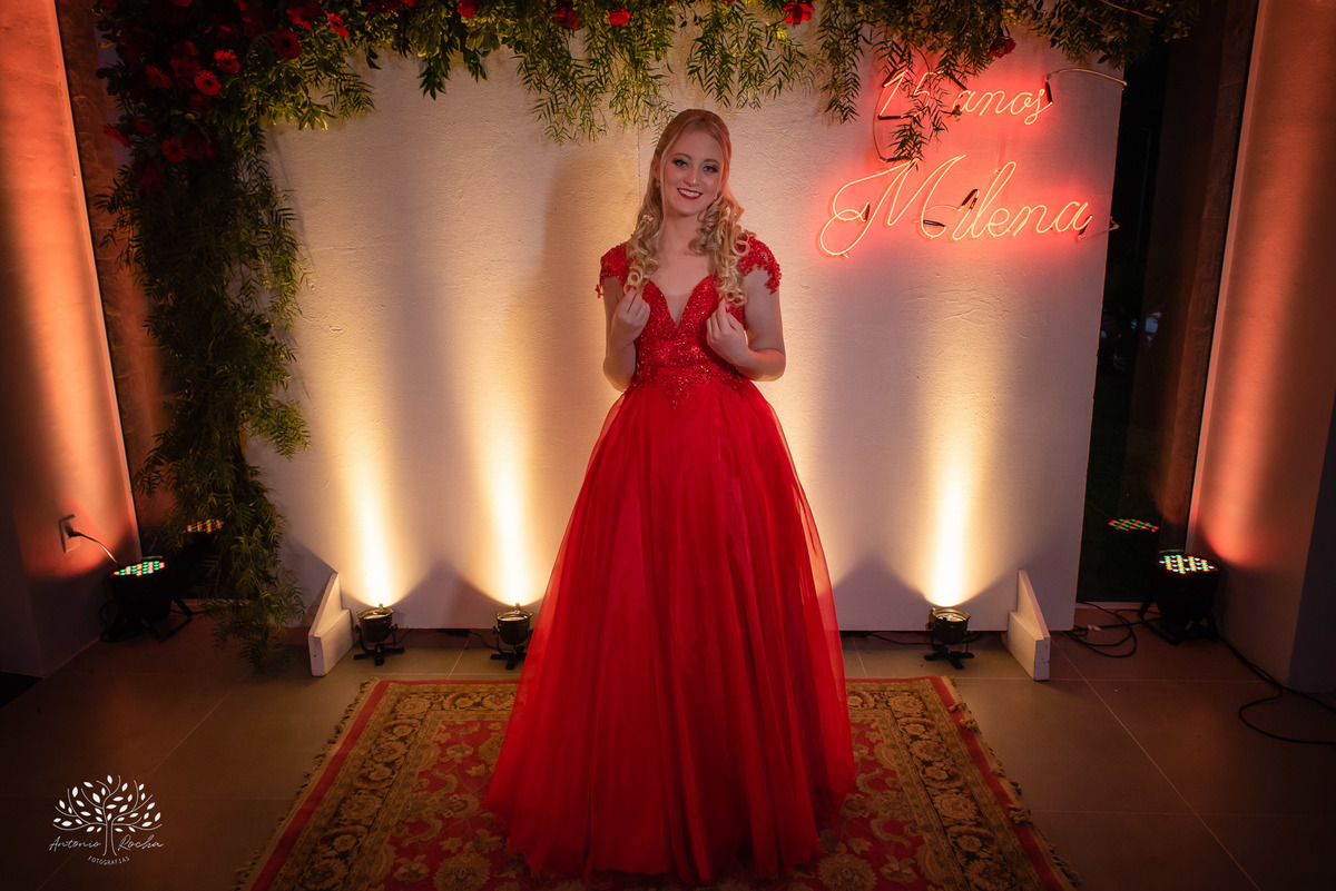Milena – Milena 15 Anos – Festa – Festa Debutante – Chácara do Amanhecer – Debutante – Campo – Felicidade – Loira – Fotografia de Família – Debutante – Pôr do Sol – Exigente – Vermelho – Antonio Rocha Fotografias – Pelotas – Quinze Anos – Alegria – Feliz