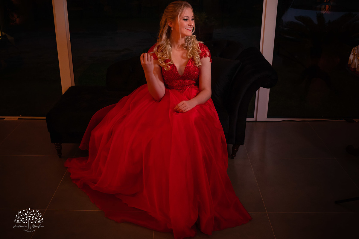 Milena – Milena 15 Anos – Festa – Festa Debutante – Chácara do Amanhecer – Debutante – Campo – Felicidade – Loira – Fotografia de Família – Debutante – Pôr do Sol – Exigente – Vermelho – Antonio Rocha Fotografias – Pelotas – Quinze Anos – Alegria – Feliz