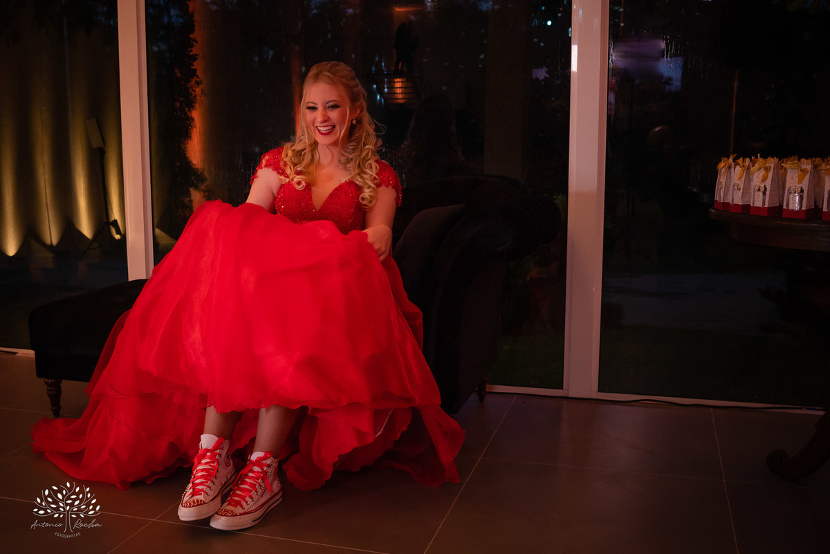 Milena – Milena 15 Anos – Festa – Festa Debutante – Chácara do Amanhecer – Debutante – Campo – Felicidade – Loira – Fotografia de Família – Debutante – Pôr do Sol – Exigente – Vermelho – Antonio Rocha Fotografias – Pelotas – Quinze Anos – Alegria – Feliz