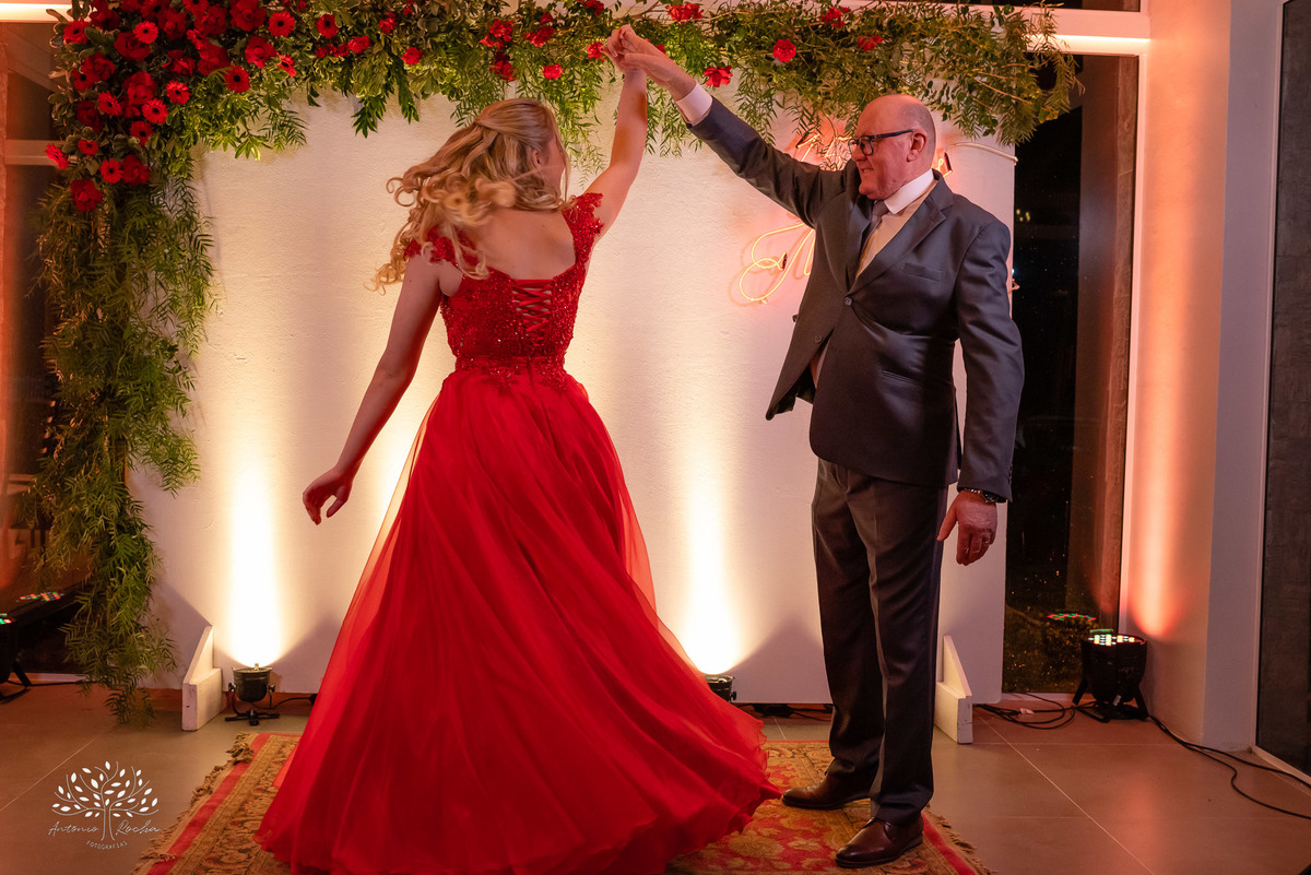 Milena – Milena 15 Anos – Festa – Festa Debutante – Chácara do Amanhecer – Debutante – Campo – Felicidade – Loira – Fotografia de Família – Debutante – Pôr do Sol – Exigente – Vermelho – Antonio Rocha Fotografias – Pelotas – Quinze Anos – Alegria – Feliz