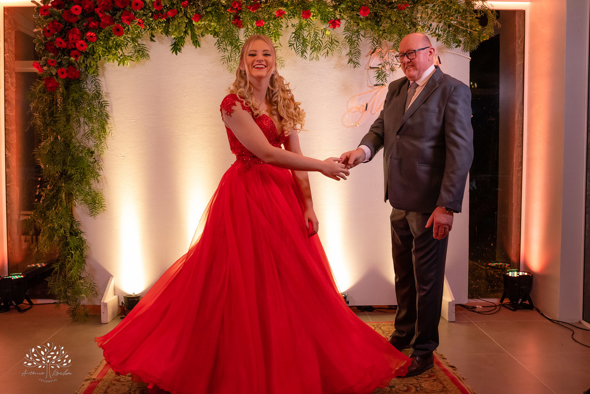 Milena – Milena 15 Anos – Festa – Festa Debutante – Chácara do Amanhecer – Debutante – Campo – Felicidade – Loira – Fotografia de Família – Debutante – Pôr do Sol – Exigente – Vermelho – Antonio Rocha Fotografias – Pelotas – Quinze Anos – Alegria – Feliz