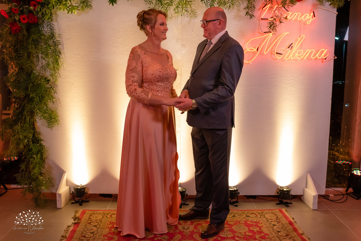 Milena – Milena 15 Anos – Festa – Festa Debutante – Chácara do Amanhecer – Debutante – Campo – Felicidade – Loira – Fotografia de Família – Debutante – Pôr do Sol – Exigente – Vermelho – Antonio Rocha Fotografias – Pelotas – Quinze Anos – Alegria – Feliz