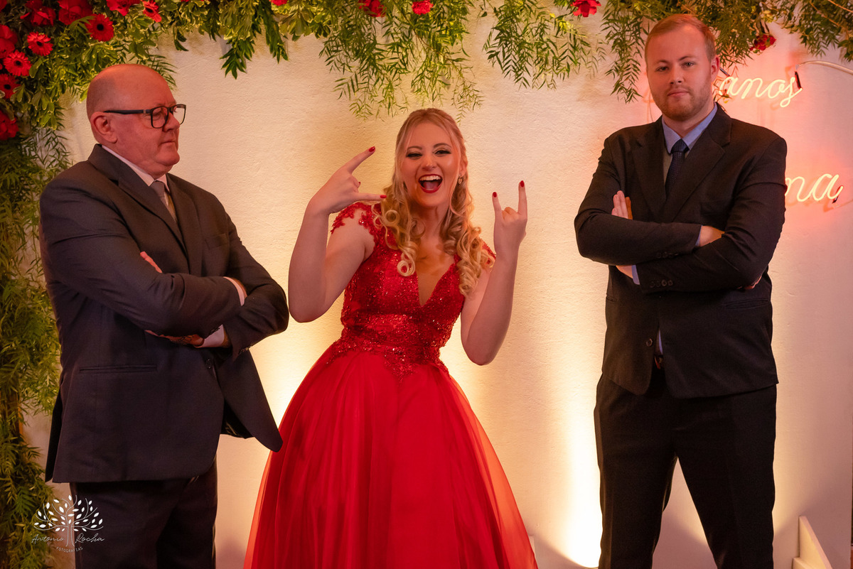 Milena – Milena 15 Anos – Festa – Festa Debutante – Chácara do Amanhecer – Debutante – Campo – Felicidade – Loira – Fotografia de Família – Debutante – Pôr do Sol – Exigente – Vermelho – Antonio Rocha Fotografias – Pelotas – Quinze Anos – Alegria – Feliz