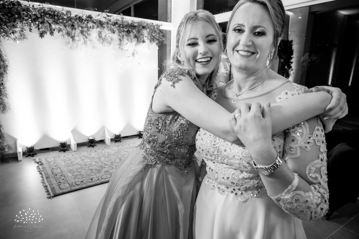 Milena – Milena 15 Anos – Festa – Festa Debutante – Chácara do Amanhecer – Debutante – Campo – Felicidade – Loira – Fotografia de Família – Debutante – Pôr do Sol – Exigente – Vermelho – Antonio Rocha Fotografias – Pelotas – Quinze Anos – Alegria – Feliz