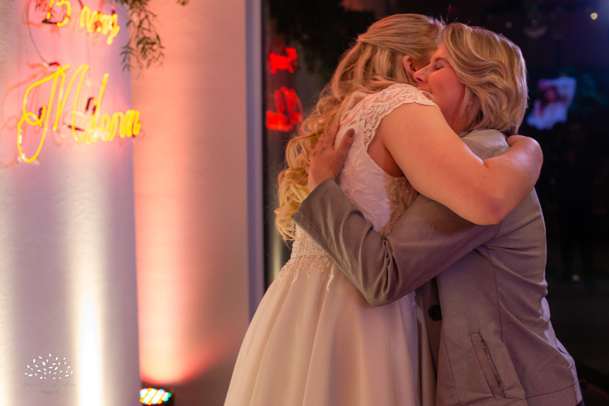 Milena – Milena 15 Anos – Festa – Festa Debutante – Chácara do Amanhecer – Debutante – Campo – Felicidade – Loira – Fotografia de Família – Debutante – Pôr do Sol – Exigente – Vermelho – Antonio Rocha Fotografias – Pelotas – Quinze Anos – Alegria – Feliz