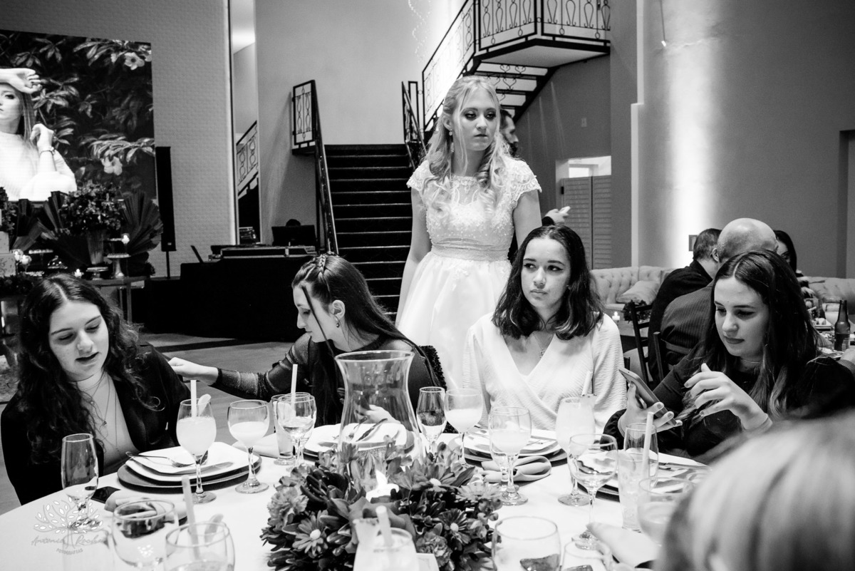 Milena – Milena 15 Anos – Festa – Festa Debutante – Chácara do Amanhecer – Debutante – Campo – Felicidade – Loira – Fotografia de Família – Debutante – Pôr do Sol – Exigente – Vermelho – Antonio Rocha Fotografias – Pelotas – Quinze Anos – Alegria – Feliz