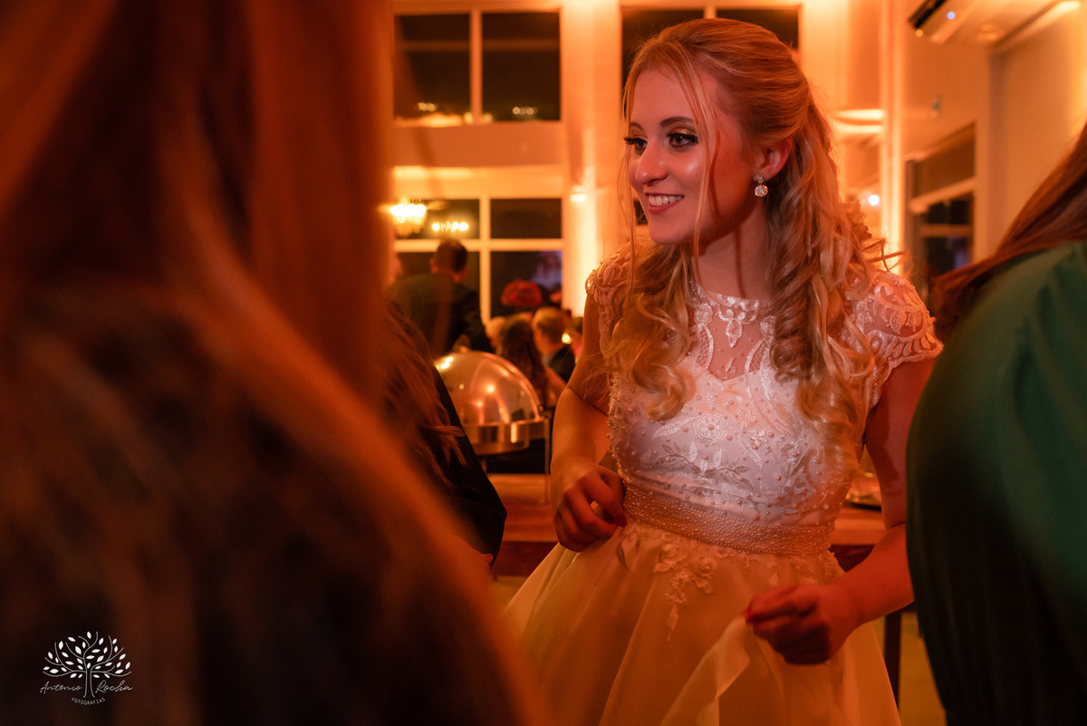 Milena – Milena 15 Anos – Festa – Festa Debutante – Chácara do Amanhecer – Debutante – Campo – Felicidade – Loira – Fotografia de Família – Debutante – Pôr do Sol – Exigente – Vermelho – Antonio Rocha Fotografias – Pelotas – Quinze Anos – Alegria – Feliz