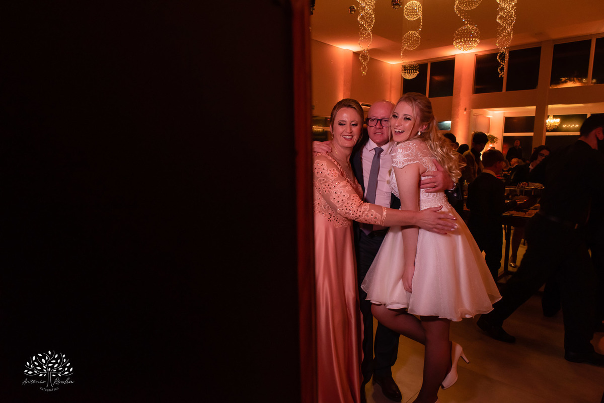 Milena – Milena 15 Anos – Festa – Festa Debutante – Chácara do Amanhecer – Debutante – Campo – Felicidade – Loira – Fotografia de Família – Debutante – Pôr do Sol – Exigente – Vermelho – Antonio Rocha Fotografias – Pelotas – Quinze Anos – Alegria – Feliz