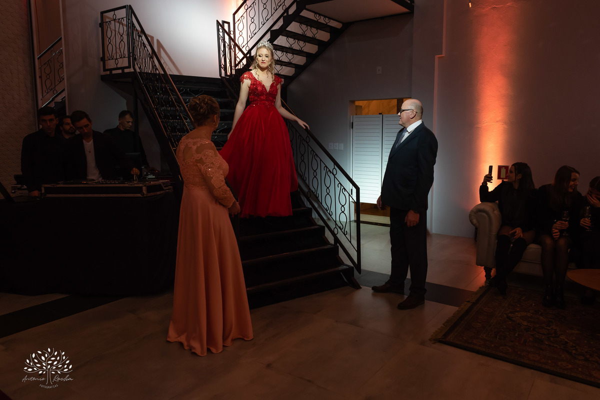 Milena – Milena 15 Anos – Festa – Festa Debutante – Chácara do Amanhecer – Debutante – Campo – Felicidade – Loira – Fotografia de Família – Debutante – Pôr do Sol – Exigente – Vermelho – Antonio Rocha Fotografias – Pelotas – Quinze Anos – Alegria – Feliz