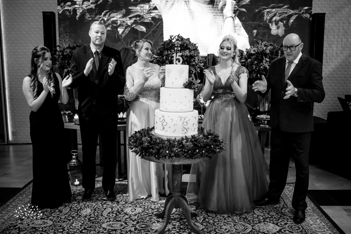 Milena – Milena 15 Anos – Festa – Festa Debutante – Chácara do Amanhecer – Debutante – Campo – Felicidade – Loira – Fotografia de Família – Debutante – Pôr do Sol – Exigente – Vermelho – Antonio Rocha Fotografias – Pelotas – Quinze Anos – Alegria – Feliz