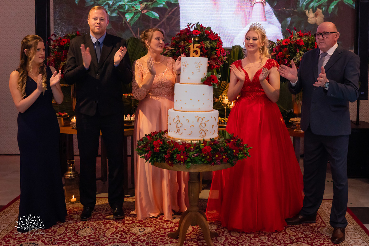 Milena – Milena 15 Anos – Festa – Festa Debutante – Chácara do Amanhecer – Debutante – Campo – Felicidade – Loira – Fotografia de Família – Debutante – Pôr do Sol – Exigente – Vermelho – Antonio Rocha Fotografias – Pelotas – Quinze Anos – Alegria – Feliz