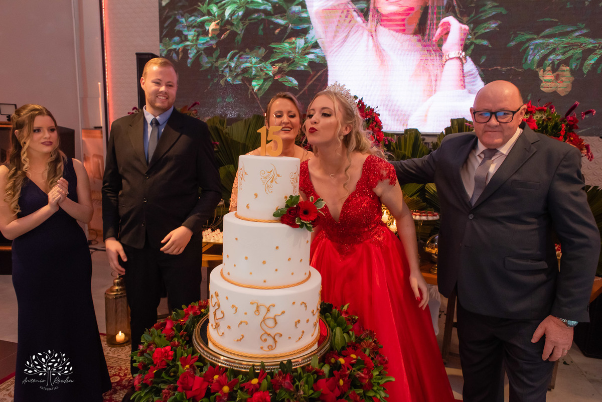 Milena – Milena 15 Anos – Festa – Festa Debutante – Chácara do Amanhecer – Debutante – Campo – Felicidade – Loira – Fotografia de Família – Debutante – Pôr do Sol – Exigente – Vermelho – Antonio Rocha Fotografias – Pelotas – Quinze Anos – Alegria – Feliz