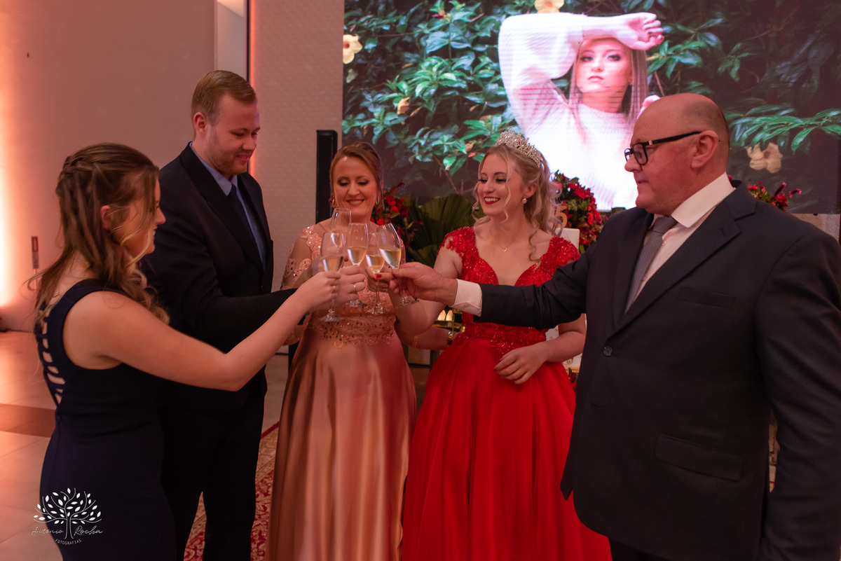 Milena – Milena 15 Anos – Festa – Festa Debutante – Chácara do Amanhecer – Debutante – Campo – Felicidade – Loira – Fotografia de Família – Debutante – Pôr do Sol – Exigente – Vermelho – Antonio Rocha Fotografias – Pelotas – Quinze Anos – Alegria – Feliz