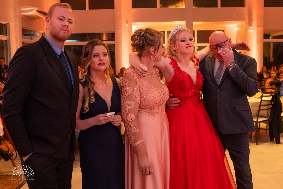 Milena – Milena 15 Anos – Festa – Festa Debutante – Chácara do Amanhecer – Debutante – Campo – Felicidade – Loira – Fotografia de Família – Debutante – Pôr do Sol – Exigente – Vermelho – Antonio Rocha Fotografias – Pelotas – Quinze Anos – Alegria – Feliz