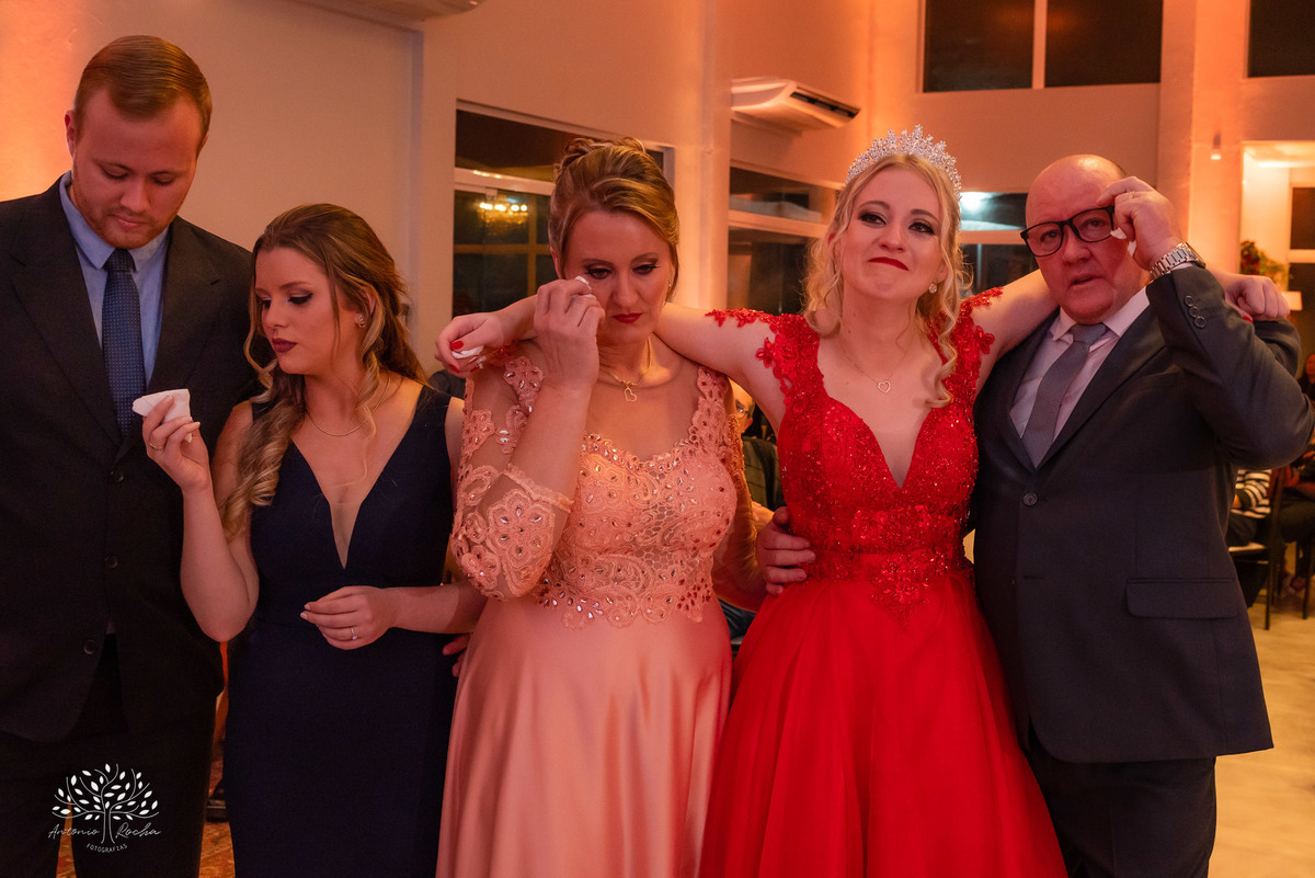 Milena – Milena 15 Anos – Festa – Festa Debutante – Chácara do Amanhecer – Debutante – Campo – Felicidade – Loira – Fotografia de Família – Debutante – Pôr do Sol – Exigente – Vermelho – Antonio Rocha Fotografias – Pelotas – Quinze Anos – Alegria – Feliz